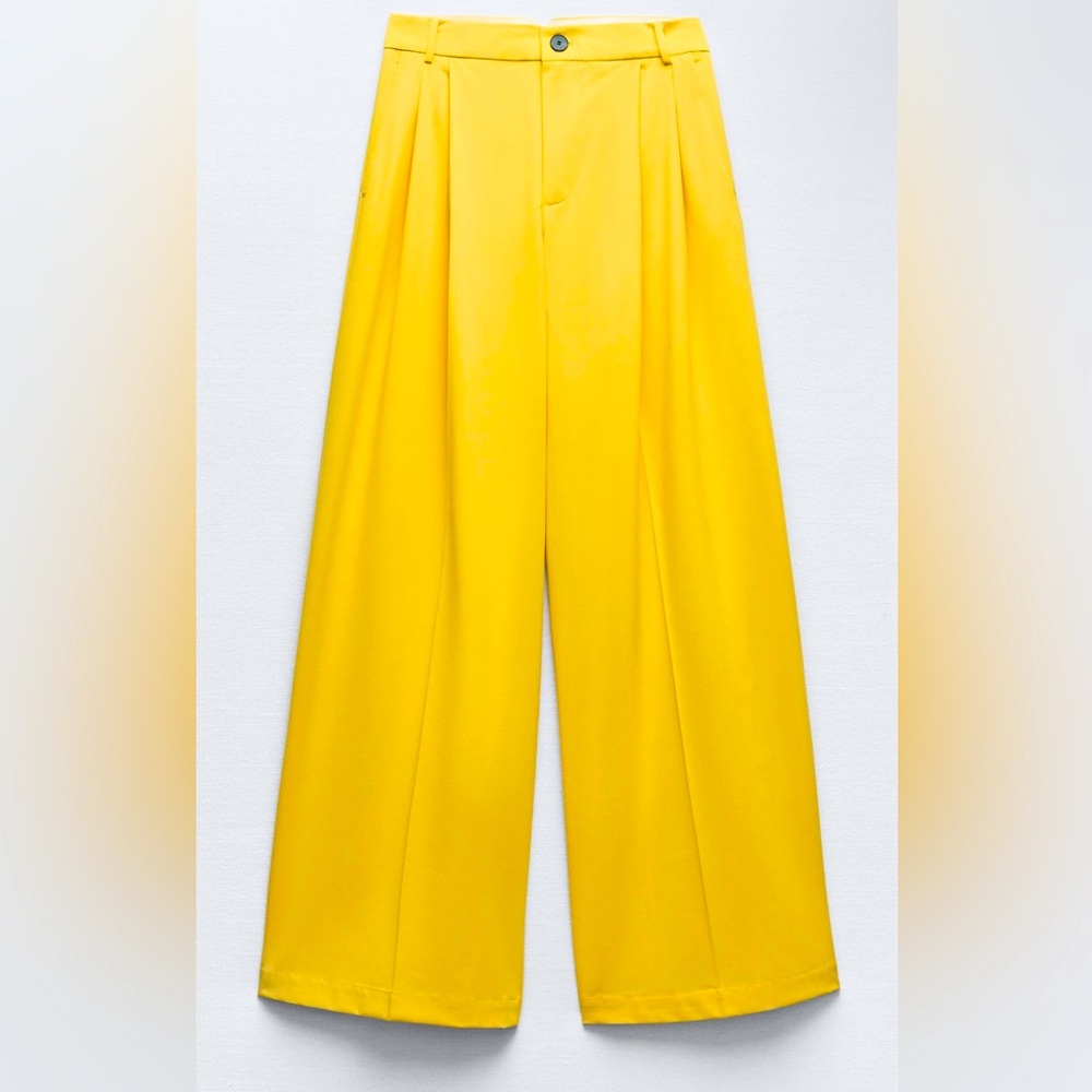Banana yellow pleated pants